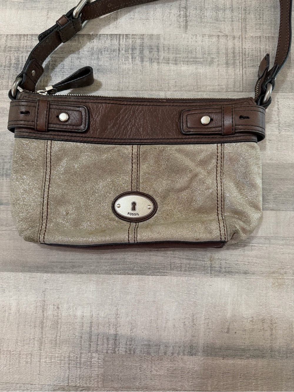 Fossil 75082 Metallic Gold Brown Leather Shoulder Bag Purse Keyhole Logo